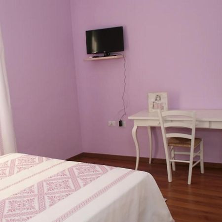 Guest House Le Gemelle Luras Екстер'єр фото