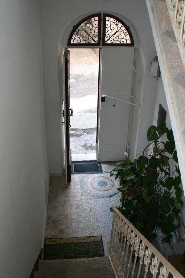 Guest House Le Gemelle Luras Екстер'єр фото
