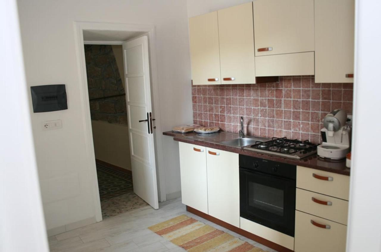 Guest House Le Gemelle Luras Екстер'єр фото