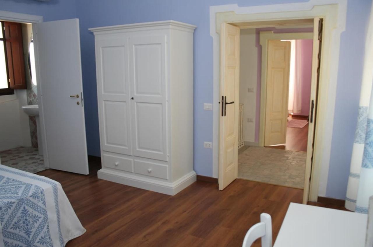 Guest House Le Gemelle Luras Екстер'єр фото