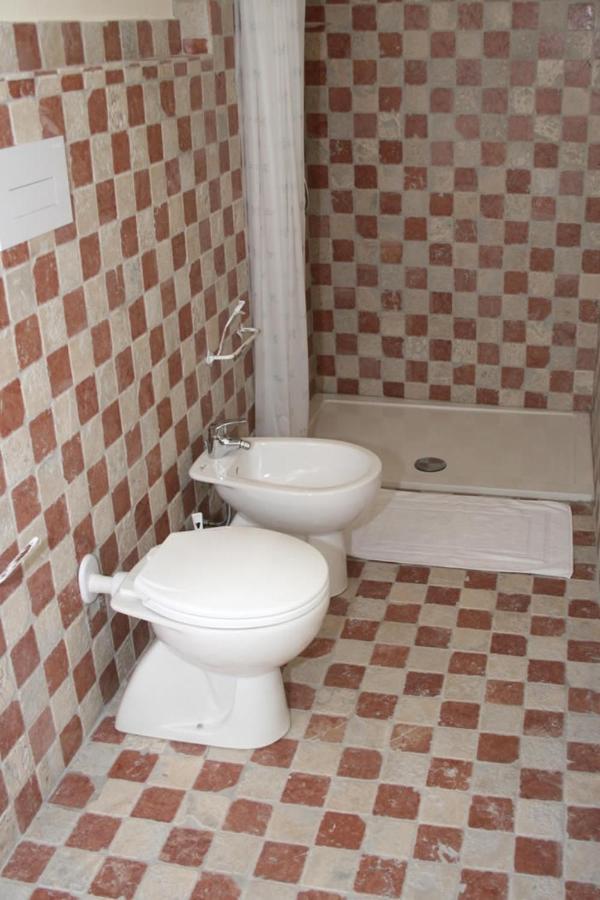 Guest House Le Gemelle Luras Екстер'єр фото