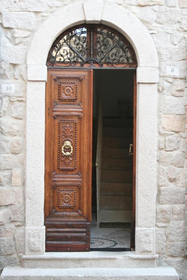 Guest House Le Gemelle Luras Екстер'єр фото