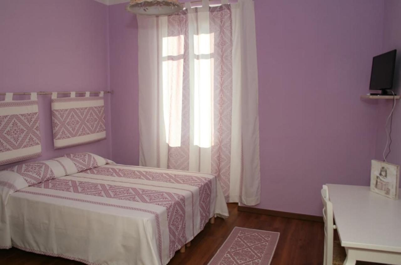 Guest House Le Gemelle Luras Екстер'єр фото