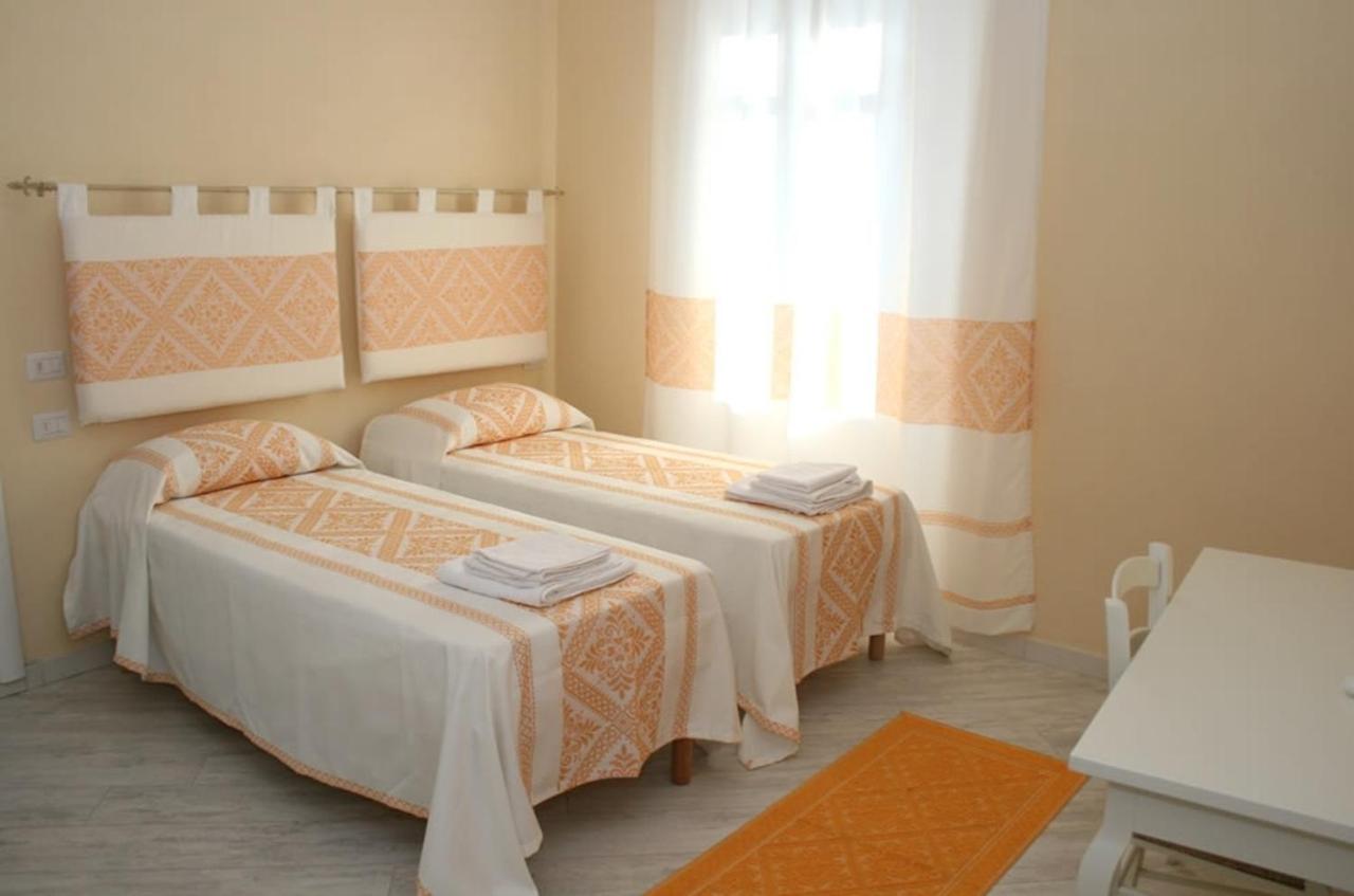 Guest House Le Gemelle Luras Номер фото