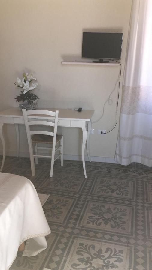 Guest House Le Gemelle Luras Екстер'єр фото