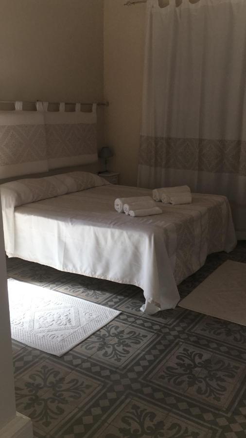 Guest House Le Gemelle Luras Екстер'єр фото