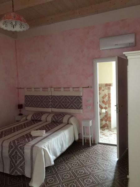 Guest House Le Gemelle Luras Екстер'єр фото