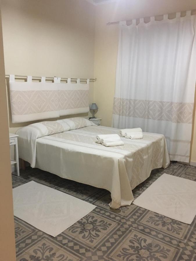 Guest House Le Gemelle Luras Екстер'єр фото