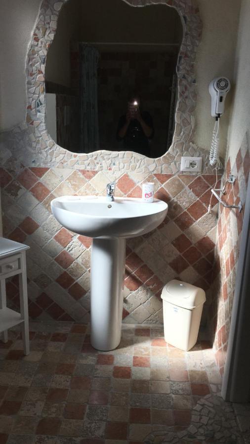 Guest House Le Gemelle Luras Екстер'єр фото
