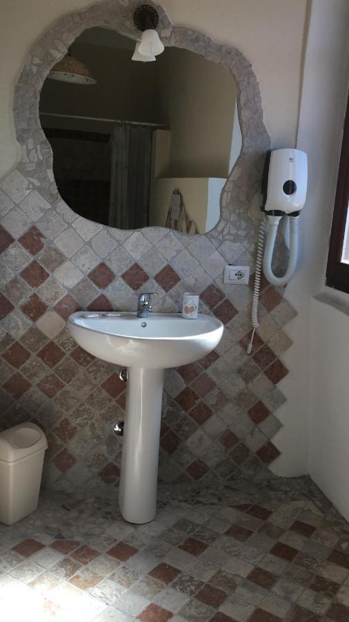 Guest House Le Gemelle Luras Екстер'єр фото